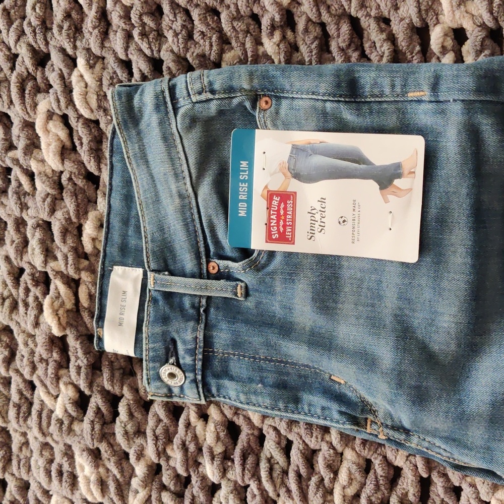 Women's Signature Levi 26x30
